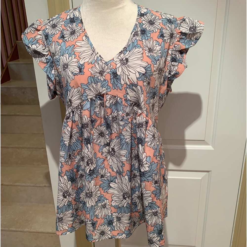 SHEIN Curve. Coral/blue/White floral top. Ruffles‎ on arms. Size 0XL.